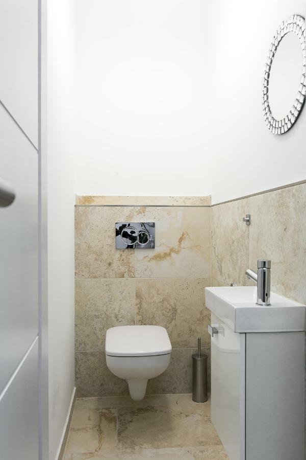 Old Town Cristal Apartment By Otium كراكوفيا المظهر الخارجي الصورة