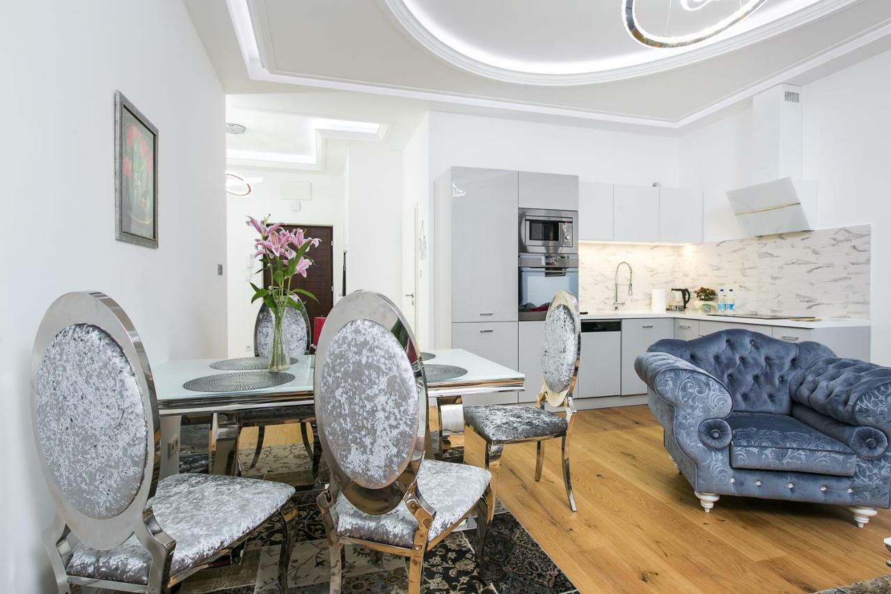 Old Town Cristal Apartment By Otium كراكوفيا المظهر الخارجي الصورة