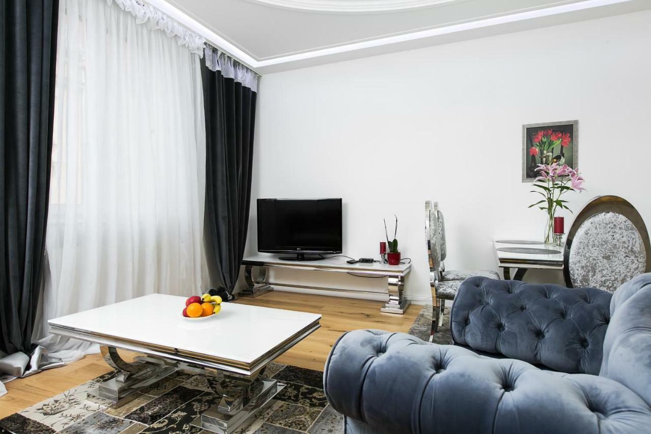 Old Town Cristal Apartment By Otium كراكوفيا المظهر الخارجي الصورة
