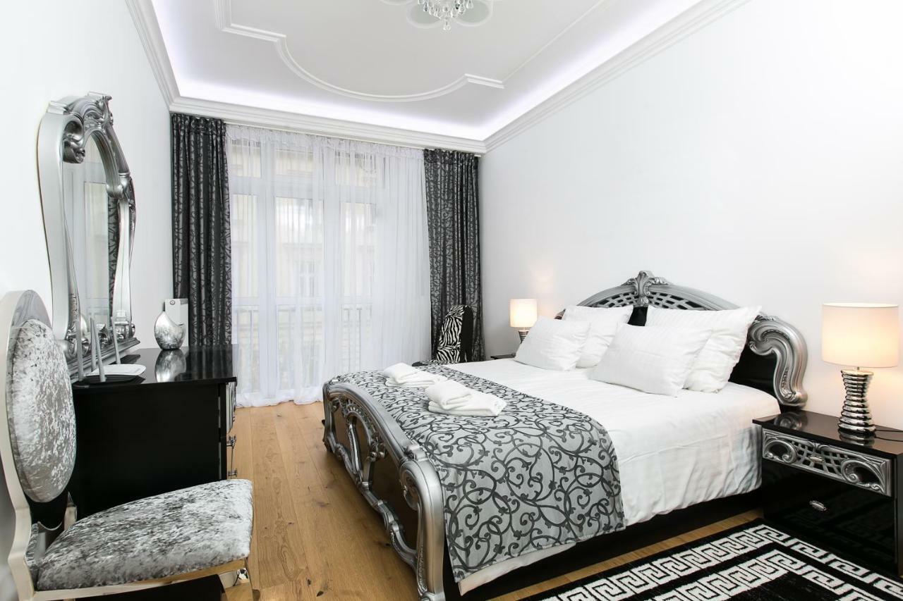 Old Town Cristal Apartment By Otium كراكوفيا المظهر الخارجي الصورة