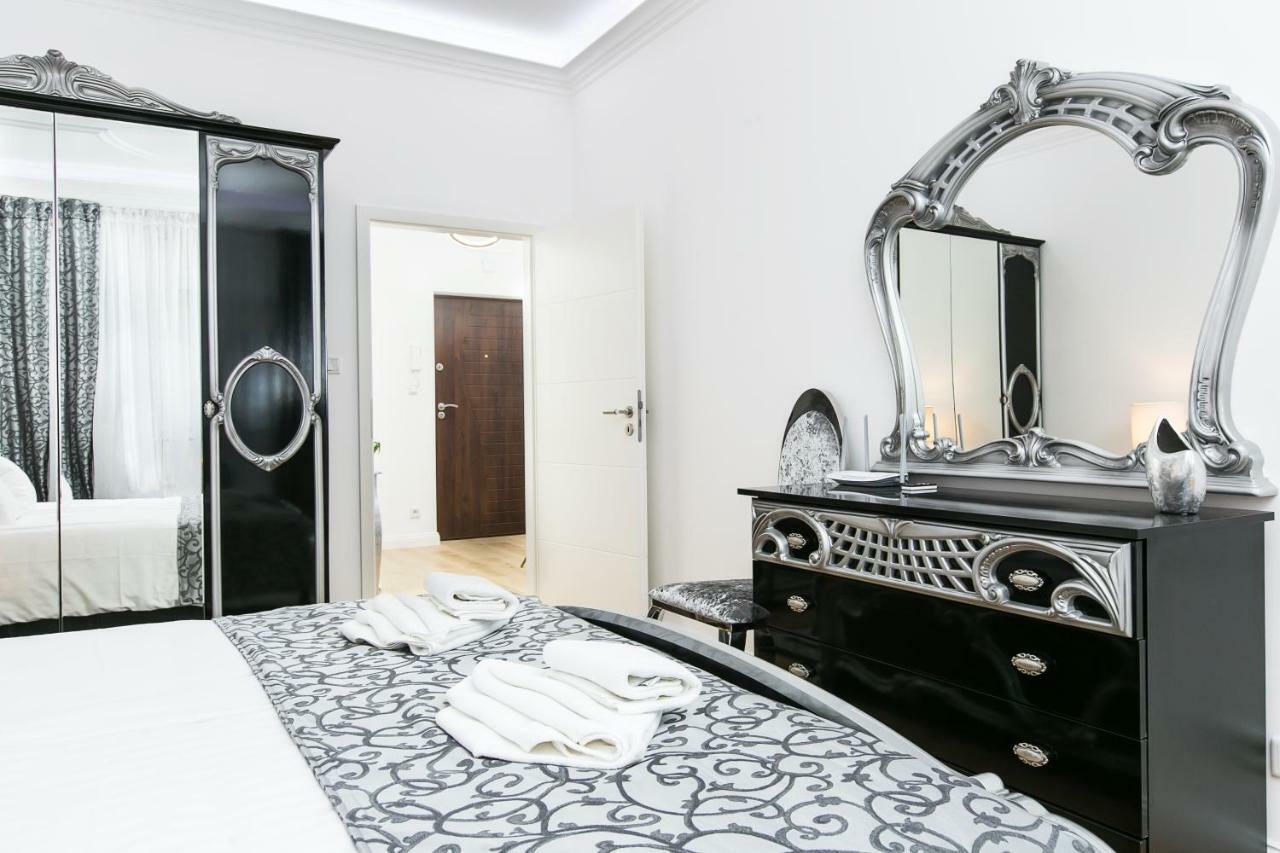 Old Town Cristal Apartment By Otium كراكوفيا المظهر الخارجي الصورة