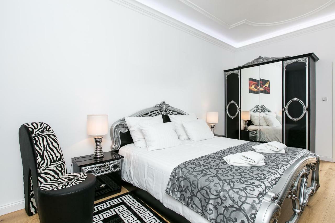 Old Town Cristal Apartment By Otium كراكوفيا المظهر الخارجي الصورة