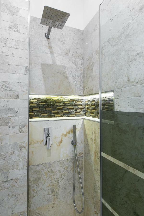 Old Town Cristal Apartment By Otium كراكوفيا المظهر الخارجي الصورة