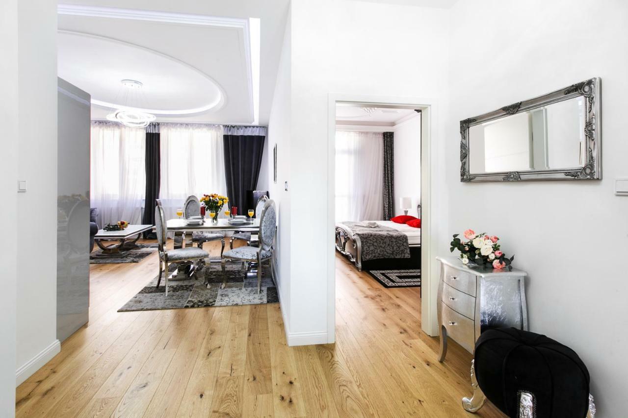 Old Town Cristal Apartment By Otium كراكوفيا المظهر الخارجي الصورة